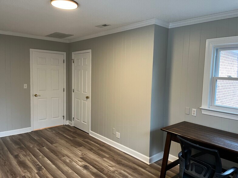 More Photos Of 122 Memorial Dr, Greer Loft Creative Space For Lease