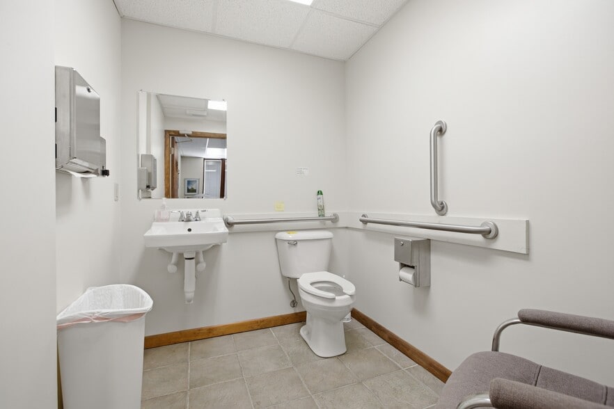 More Photos Of 3519 Bigelow Blvd, Pittsburgh Office For Sale