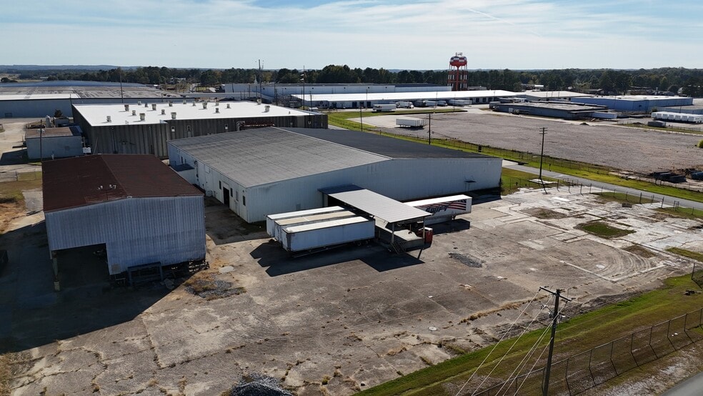 More Photos Of 215 7th Way, Alexander City Distribution For Sale