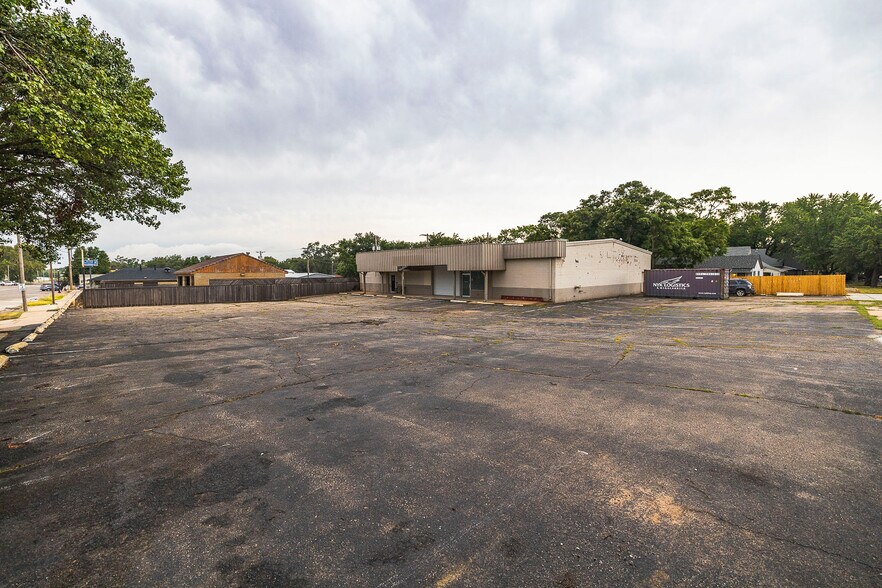 More Photos Of 226 E Ross St, Clearwater Freestanding For Sale