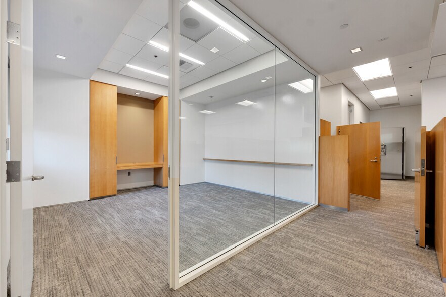 More Photos Of 1100 Flynn Rd, Camarillo Medical For Lease