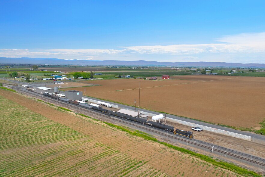 More Photos Of 3800 Branch Rd, Wapato Distribution For Sale
