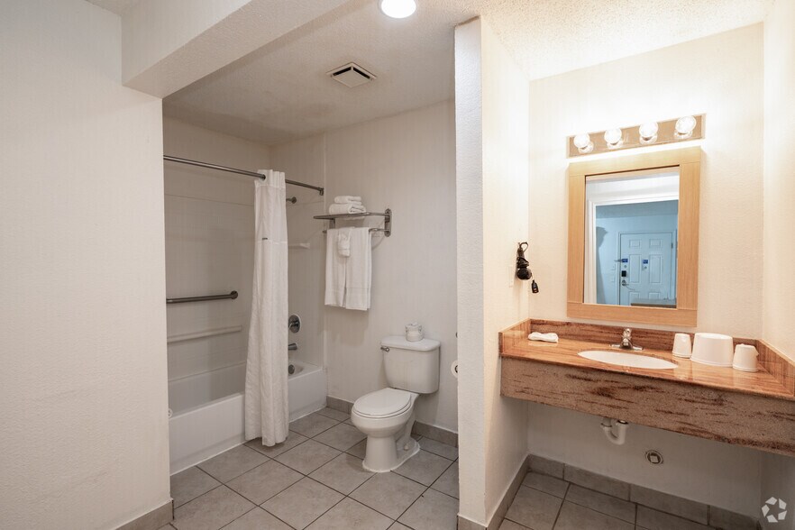 More Photos Of 6301 Interstate 37, Corpus Christi Hospitality For Sale