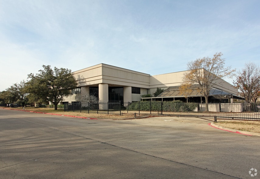 More Photos Of 11333 Pagemill Rd, Dallas Distribution For Sale
