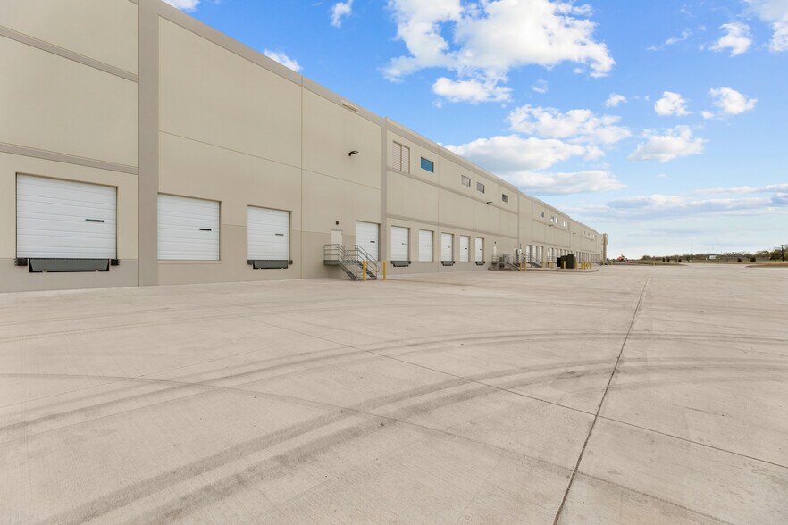 More Photos Of Western Blvd, Denton Unknown For Lease