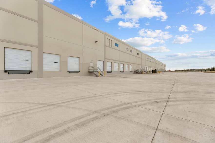 More Photos Of Western Blvd, Denton Unknown For Lease