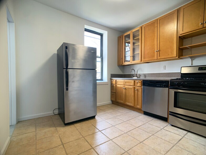 More Photos Of 293 Tompkins Ave, Brooklyn Apartments For Sale