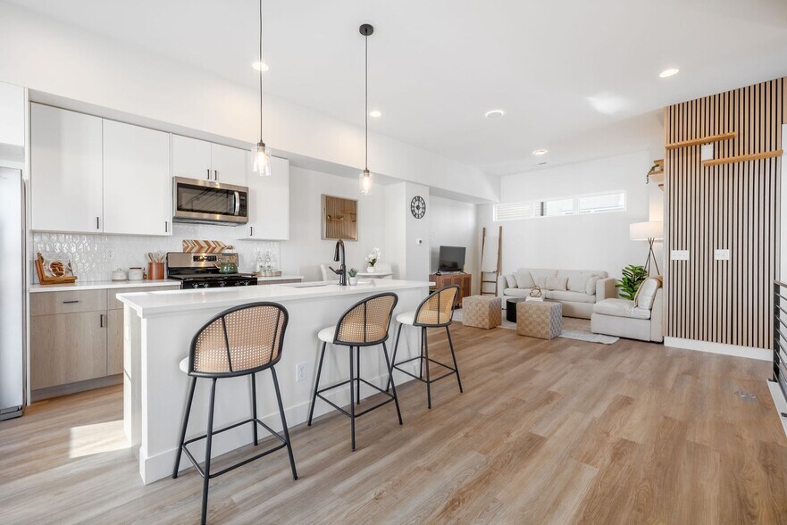 More Photos Of 2900 W Parkside Pl, Denver Apartments For Sale