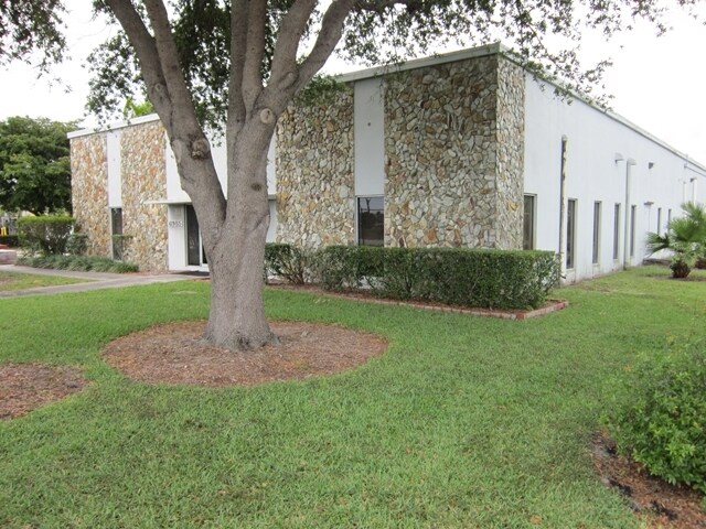 Primary Photo Of 6985 Garden Rd, Riviera Beach Office For Lease