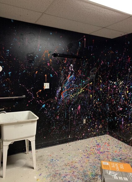 More Photos Of 1003-1047 W 7th St, Auburn Unknown For Lease