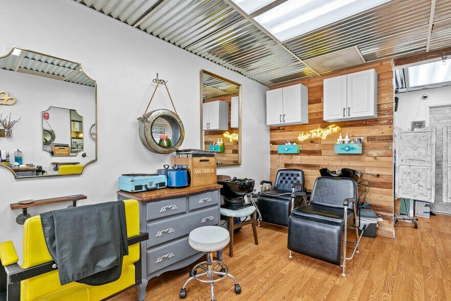 More Photos Of 2114 W Magnolia Blvd, Burbank Storefront For Sale
