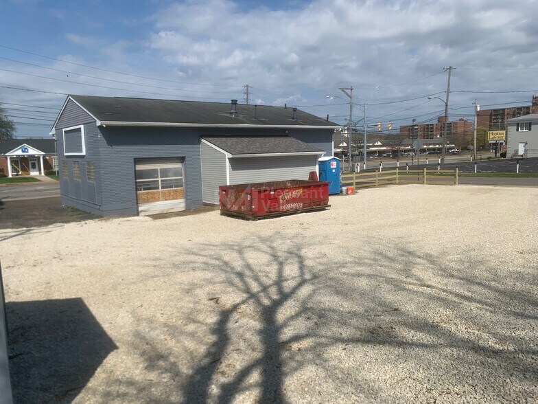 More Photos Of 575 Canton Rd, Akron Auto Repair For Sale