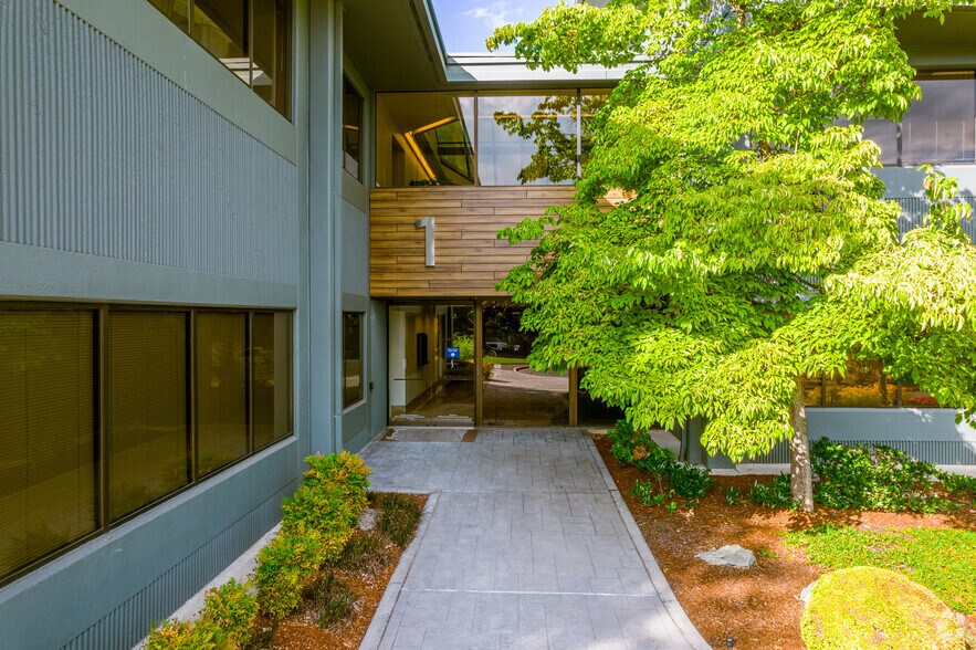 More Photos Of 4949 Meadows Rd, Lake Oswego Unknown For Lease