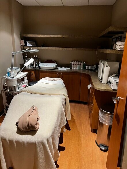 More Photos Of 4430 106th St SW, Mukilteo Medical For Sale