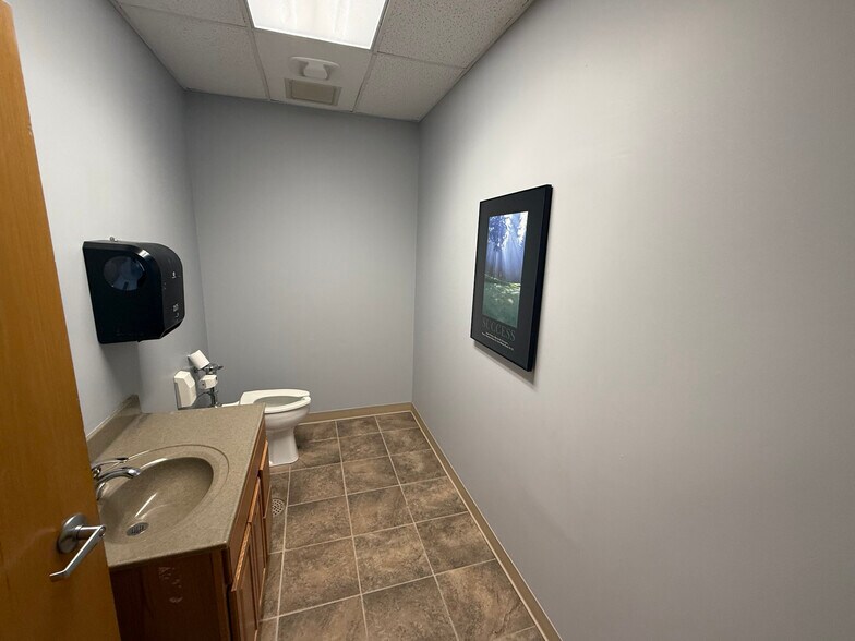 More Photos Of 1995 G Ave, Red Oak Industrial For Lease