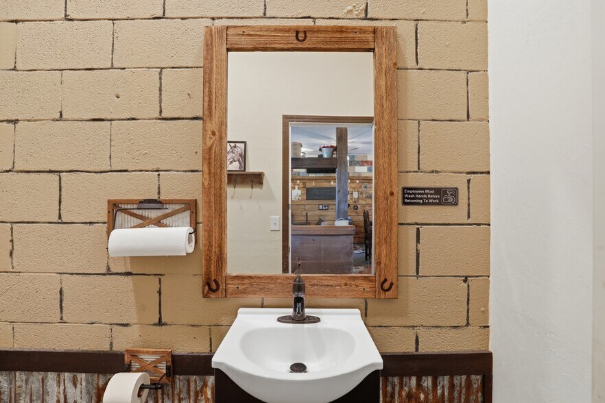 More Photos Of 112 N Chisholm Trl, Dover Restaurant For Sale