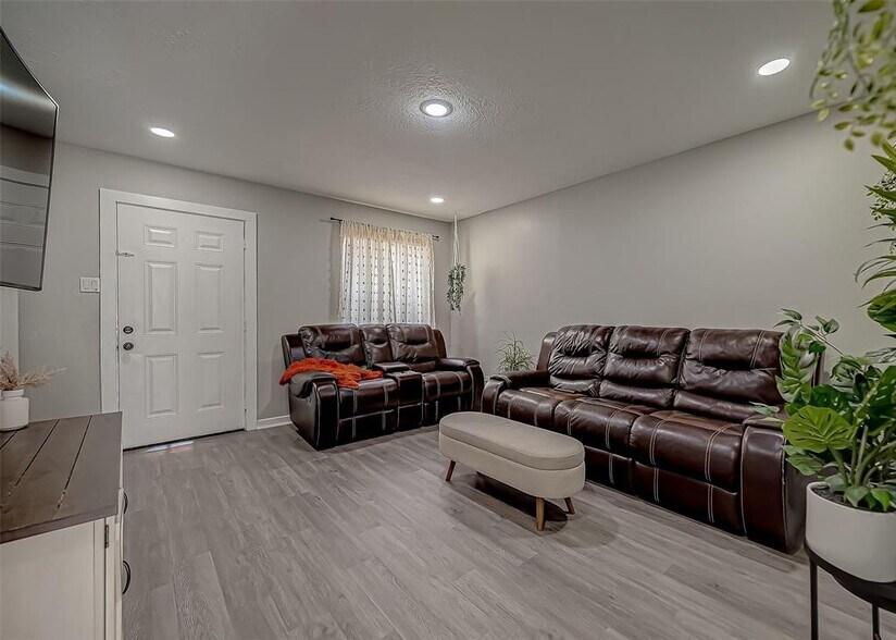 More Photos Of 1408 Edward Dr, South Houston Apartments For Sale