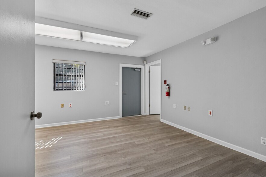 More Photos Of 1408 W Linebaugh Ave, Tampa Office Residential For Sale