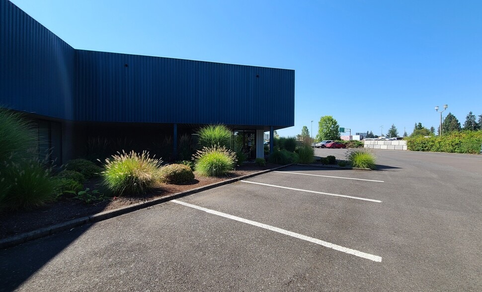 More Photos Of 4925 Indian School Rd NE, Salem Warehouse For Lease