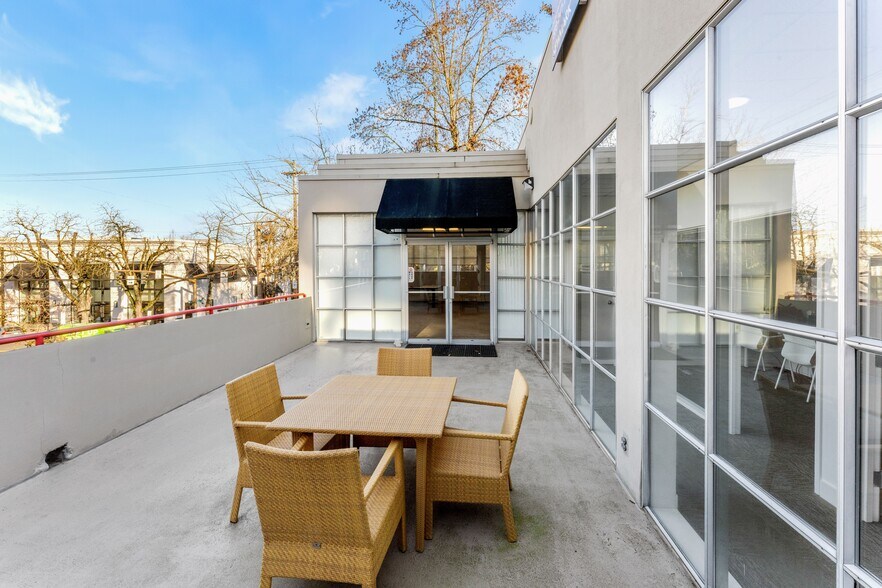 More Photos Of 2310 NW Everett St, Portland Office For Lease