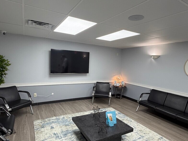 More Photos Of 5703 Martin Luther King Blvd, Houston Medical For Sale