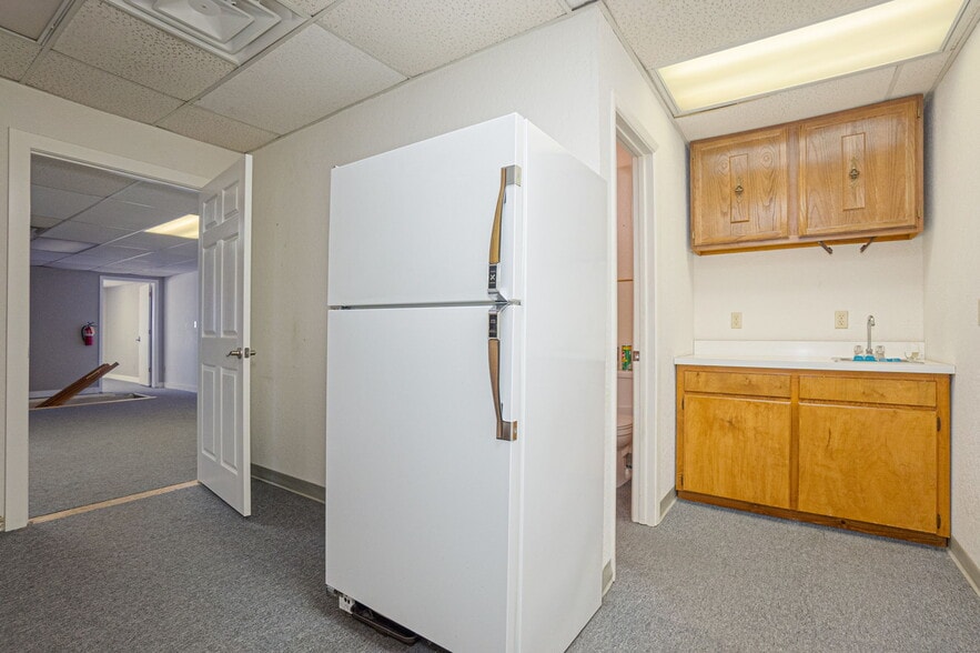 More Photos Of 3500 Confederate Rd, El Paso Warehouse For Sale