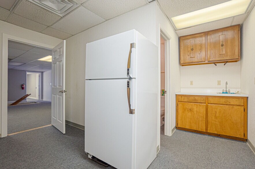 More Photos Of 3500 Confederate Rd, El Paso Warehouse For Lease