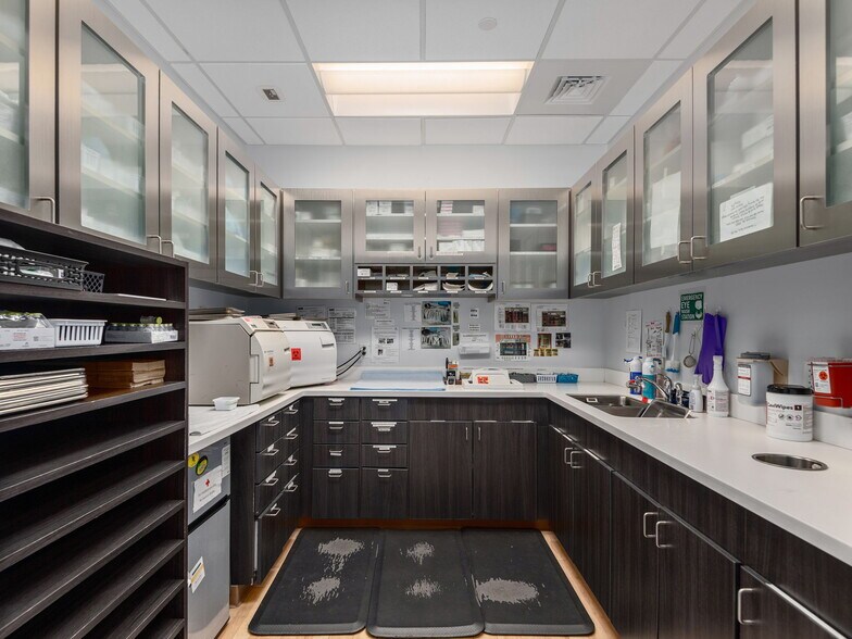 More Photos Of 4 Vanderbilt Park Dr, Asheville Office For Sale