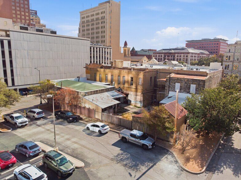 More Photos Of 111-113 N Flores St, San Antonio Storefront Retail Residential For Sale