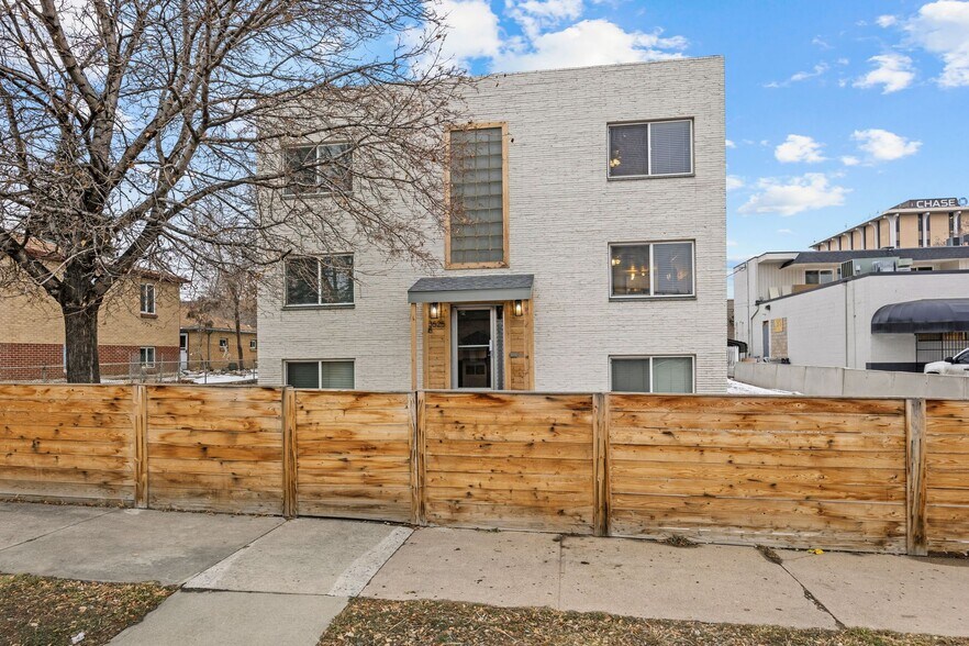 More Photos Of 3525 S Bannock St, Englewood Apartments For Sale