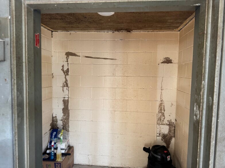 More Photos Of 2028 Travis Rd, Columbia Specialty For Sale