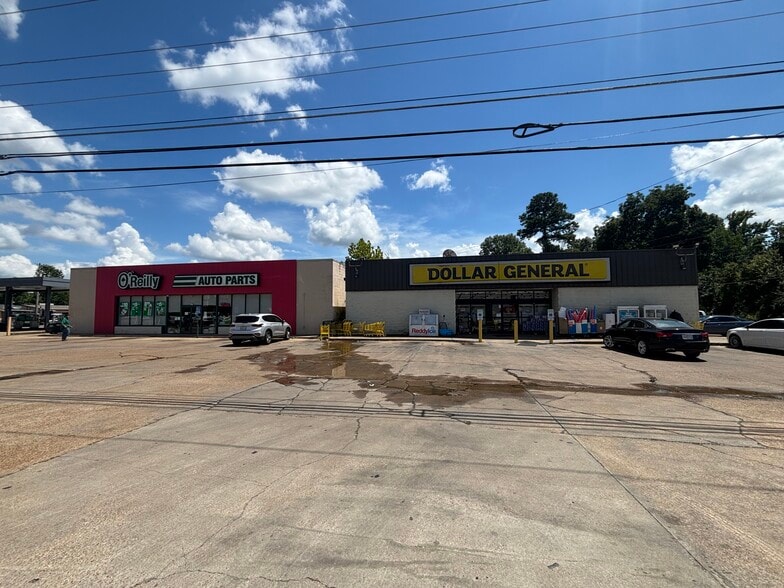 More Photos Of 611 W Madison St, Houston Freestanding For Sale