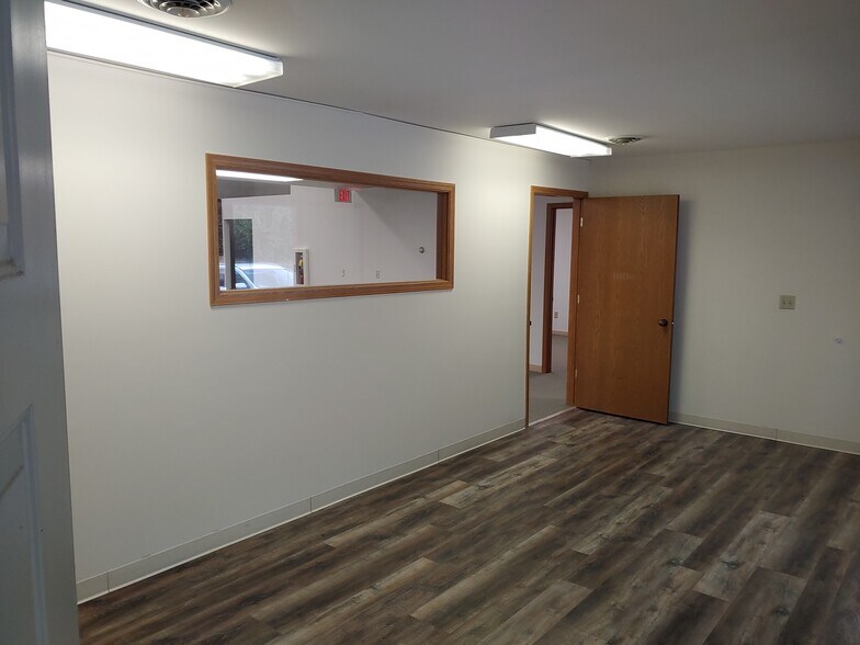 More Photos Of 6631 Commerce Pky, Dublin Light Distribution For Lease