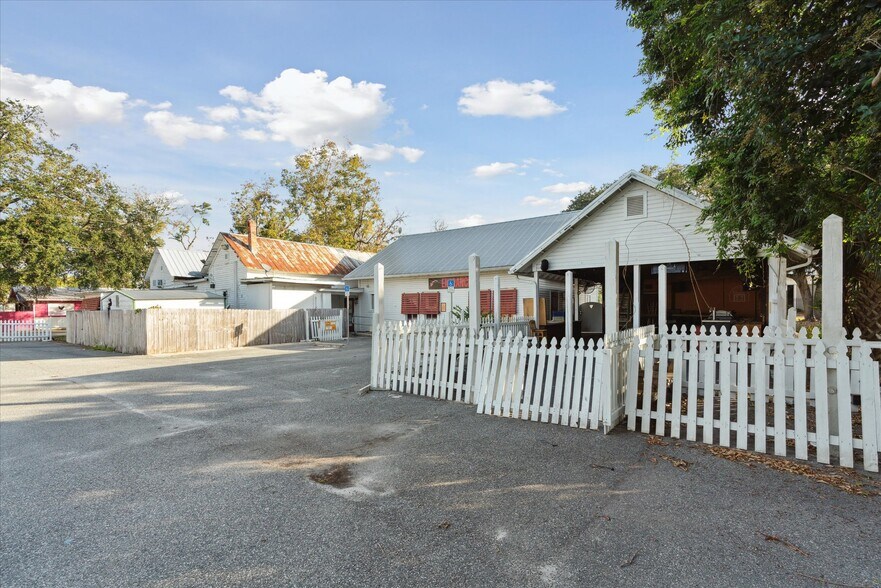 More Photos Of 115 NW 1st St, Trenton Restaurant For Sale