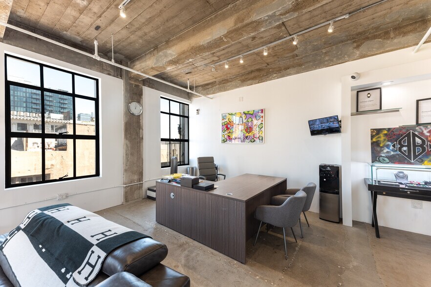 More Photos Of 742-748 S Hill St, Los Angeles Loft Creative Space For Lease