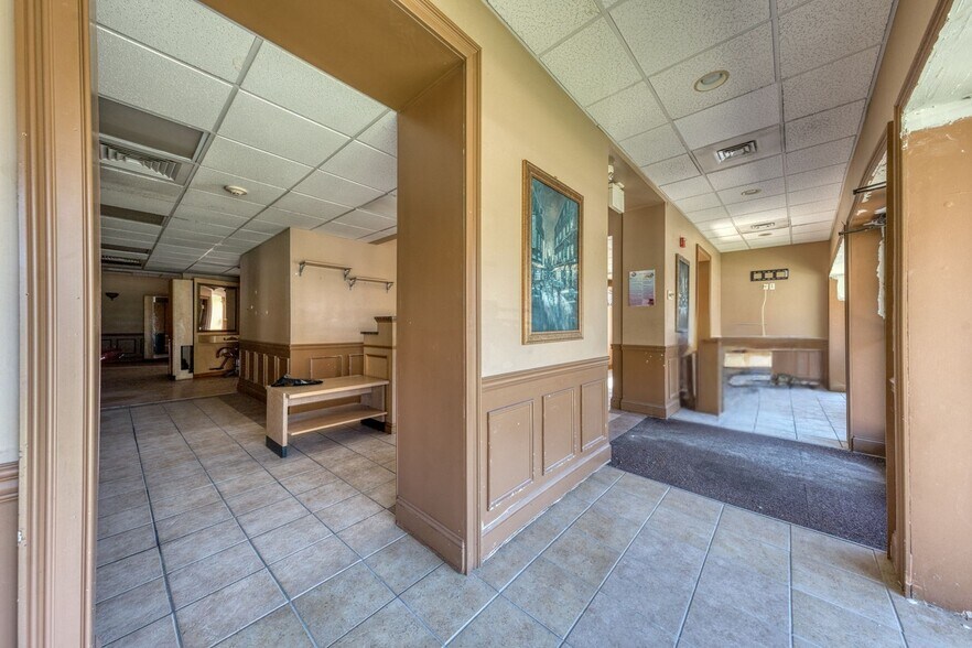 More Photos Of 2404 Main St, Hartford Storefront Retail Office For Sale