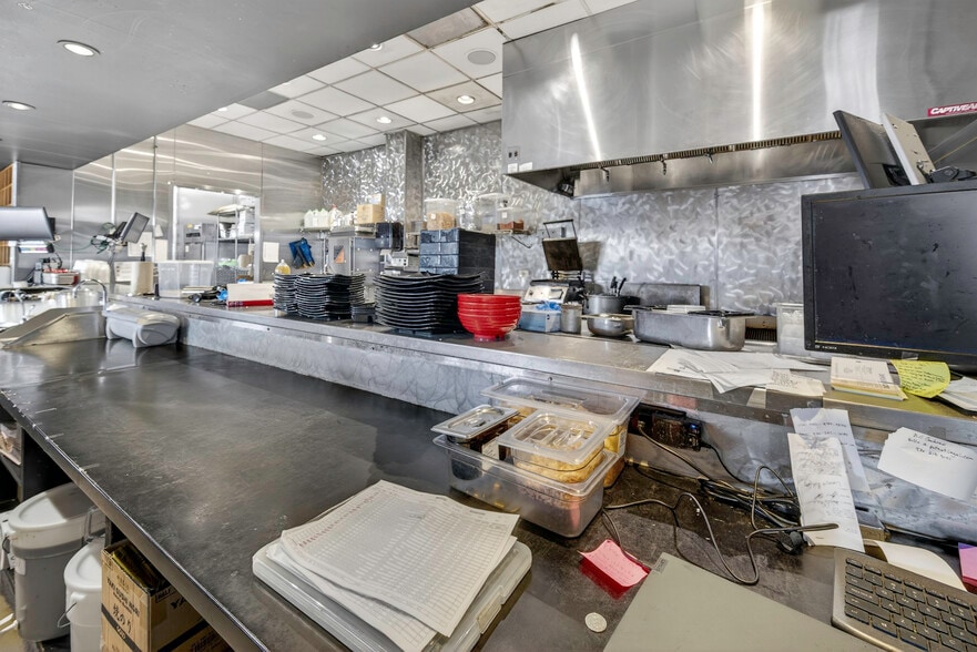 More Photos Of 100 W Troutman Pky, Fort Collins Restaurant For Lease