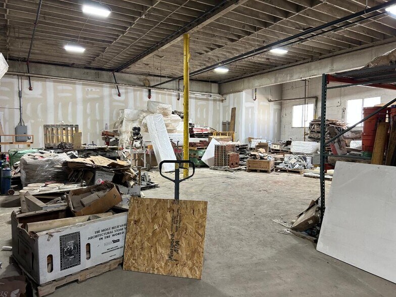 More Photos Of 2285-2412 Wyandotte Rd, Willow Grove Manufacturing For Lease
