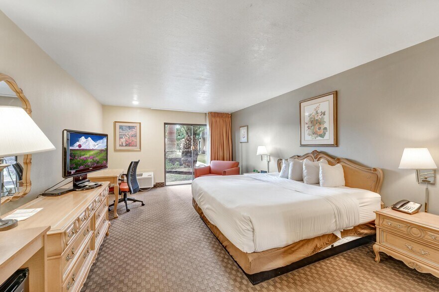 More Photos Of 1450 S Auto Mall Dr, St George Hotel For Sale