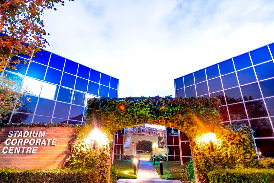 More Photos Of 2040 S Santa Cruz St, Anaheim Loft Creative Space For Lease