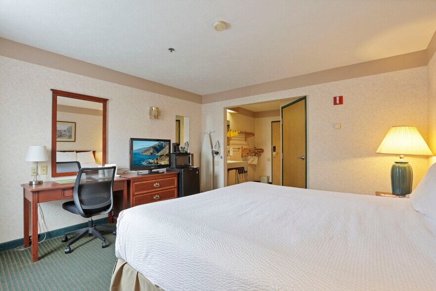 More Photos Of 509 S Wooster Ave, Strasburg Hotel For Sale