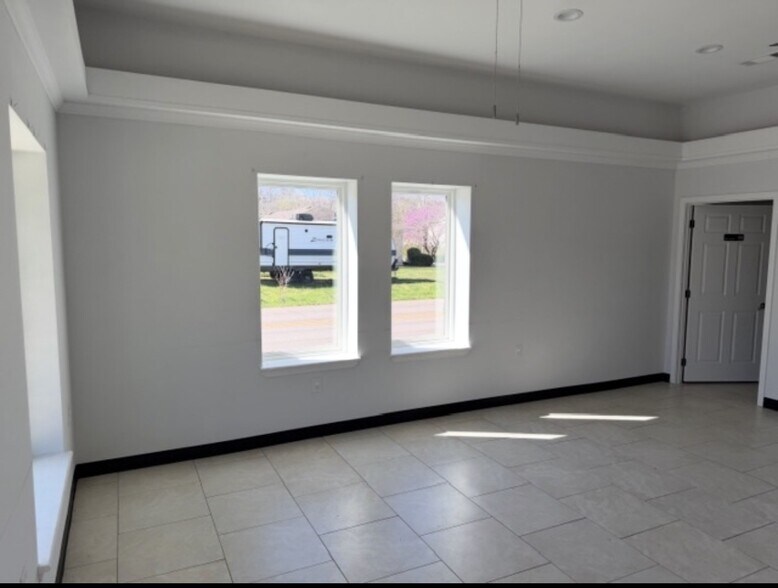 More Photos Of 201 Willow Ave, Waverly General Retail For Sale