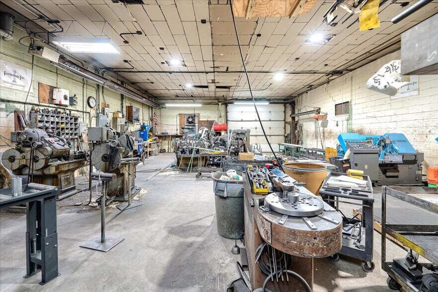 More Photos Of 2600 Duss Ave, Ambridge Unknown For Sale