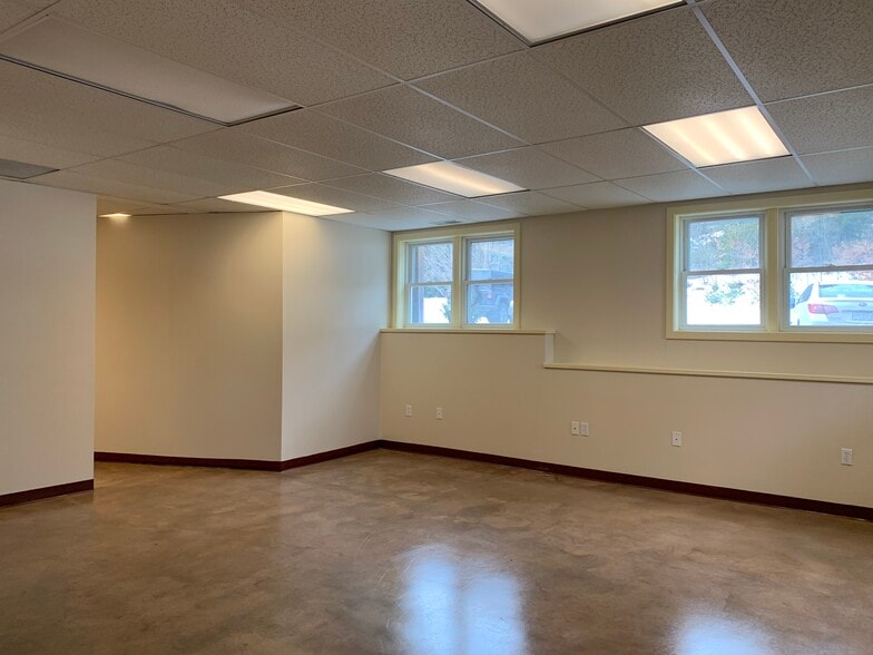 More Photos Of 43 North Rd, Deerfield Office Residential For Lease