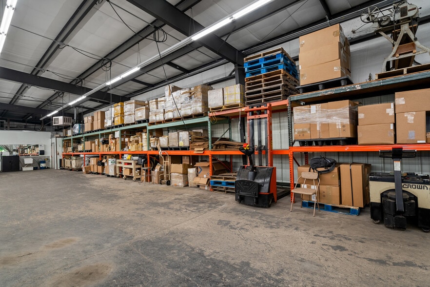 More Photos Of 1717 Mackenna Ave, Niagara Falls Warehouse For Sale