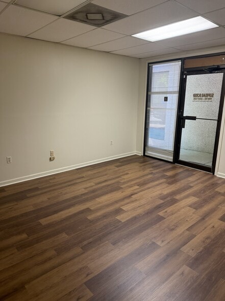 More Photos Of 221 Executive Cir, Savannah Office For Lease