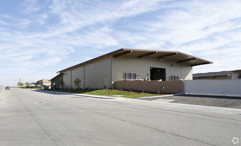More Photos Of 34929 Flyover Ct, Bakersfield Warehouse For Lease