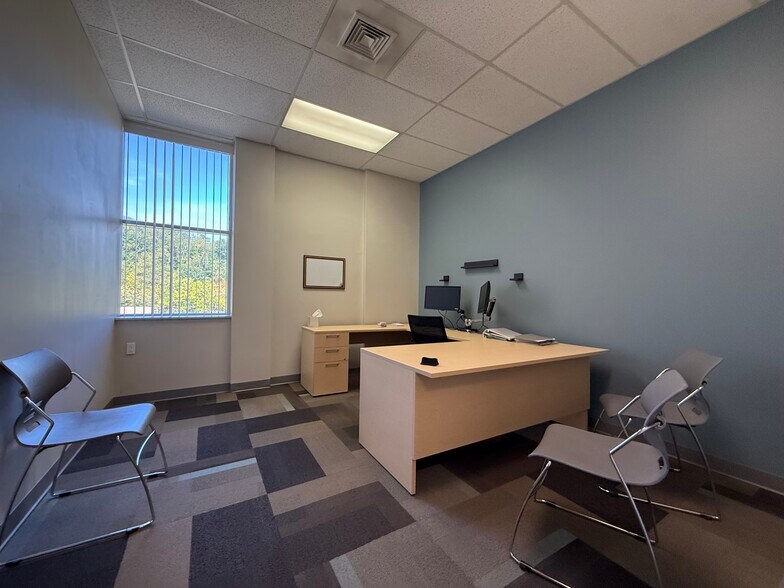 More Photos Of 2809 Banksville Rd, Pittsburgh Office For Lease