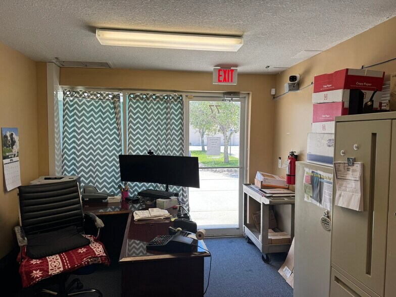 More Photos Of 2323 N State St, Bunnell Flex For Sale
