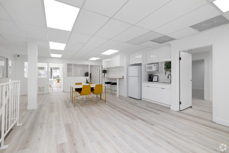 More Photos Of 11520 Jefferson Blvd, Culver City Light Distribution For Sale